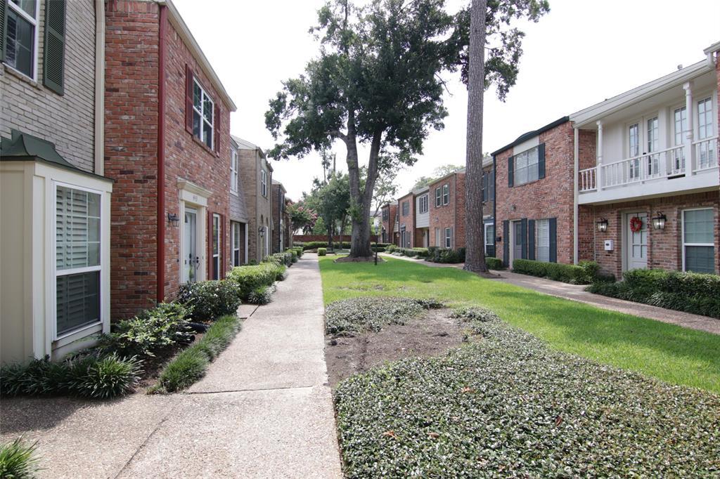 Primary Photo - 443 Bendwood Dr