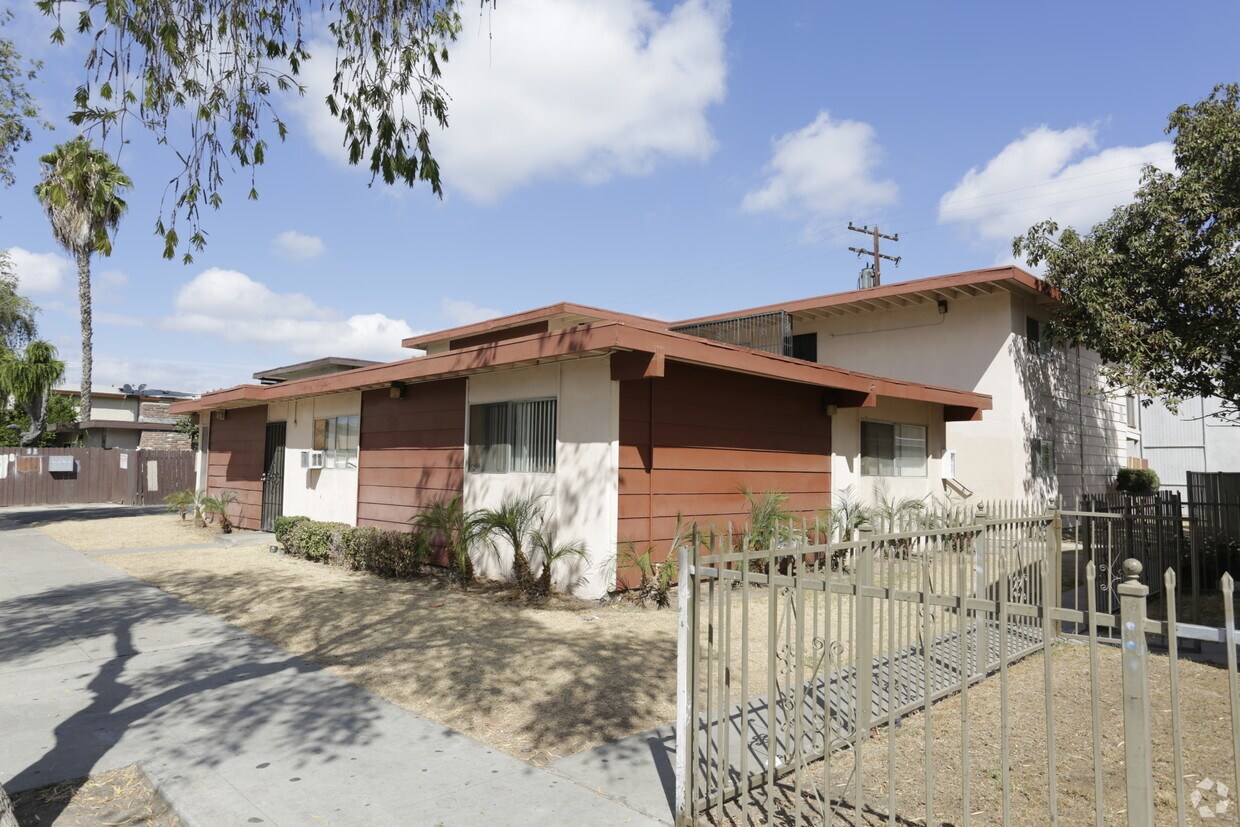 Foto del edificio - 2153 W Brownwood Ave