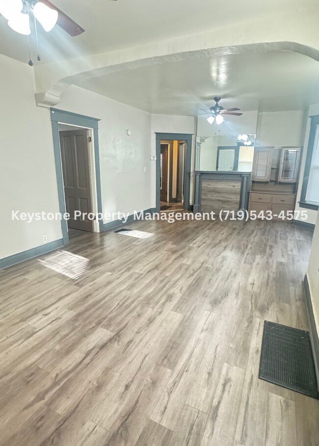 Foto del edificio - Dog Friendly!!! Centrally Located - House with 2 Bedroom/1 Bath - $1000/$1000