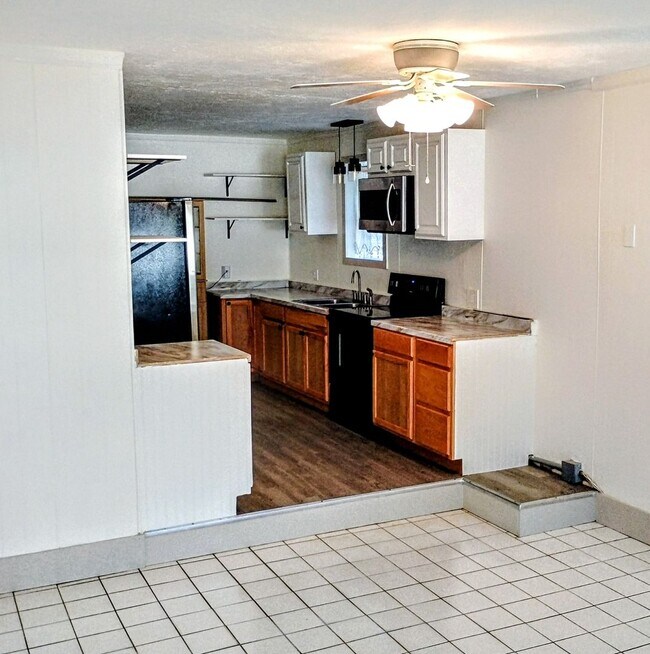 Building Photo - Studio Bungalow in Daytona Beach