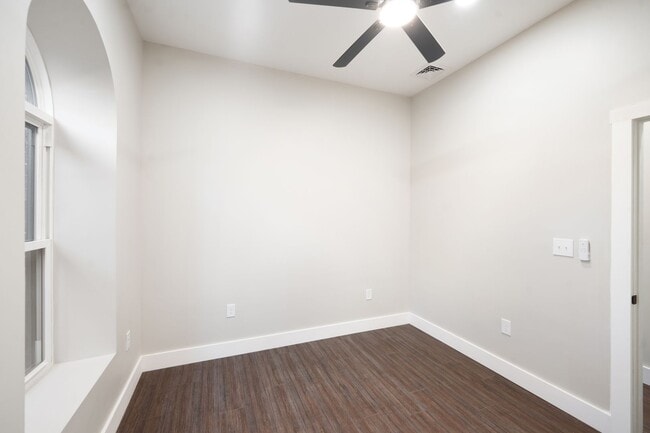 Building Photo - Capel Lofts