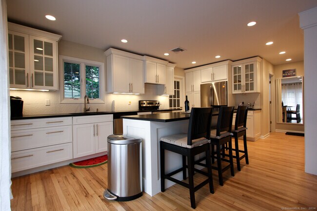 Foto del edificio - 914 S Pine Creek Rd