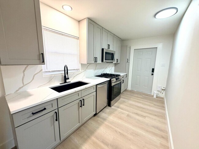 Foto del edificio - 413 Solar Dr