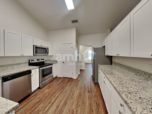 Building Photo - 3256 Silverado Cir