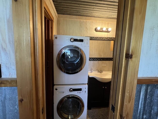 Building Photo - Fully Furnished Country Studio for Lease
