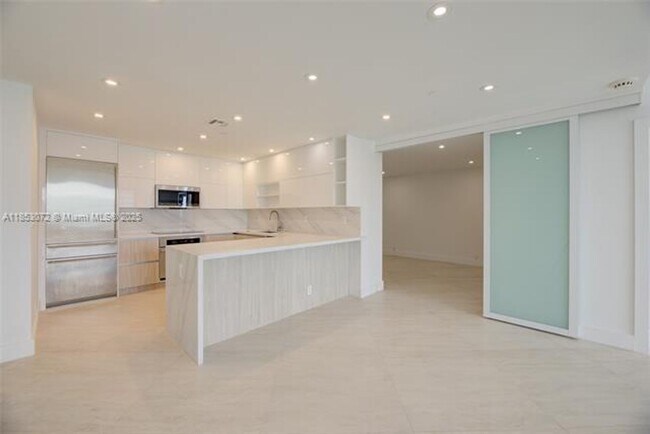Building Photo - 201 Crandon Blvd