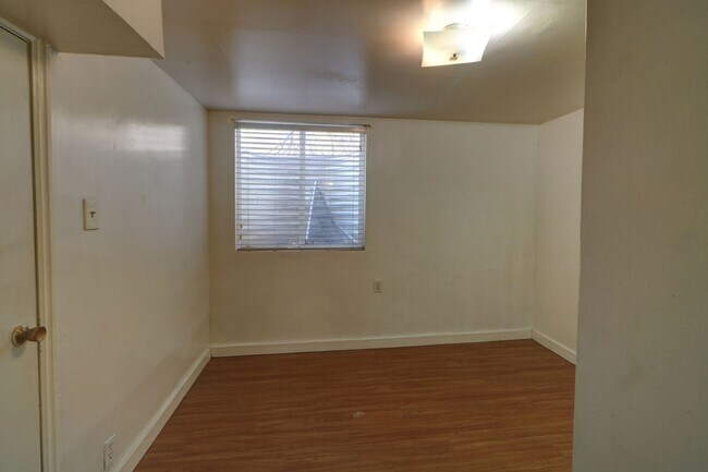Building Photo - TFH - Springville Duplex