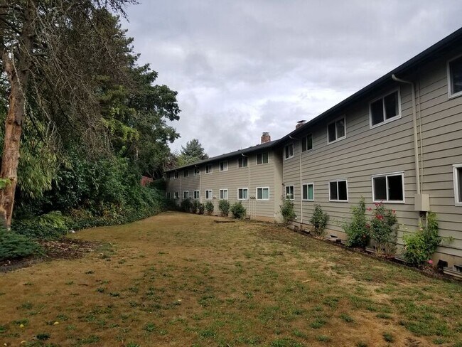 Foto del edificio - 17838 NE Multnomah Dr