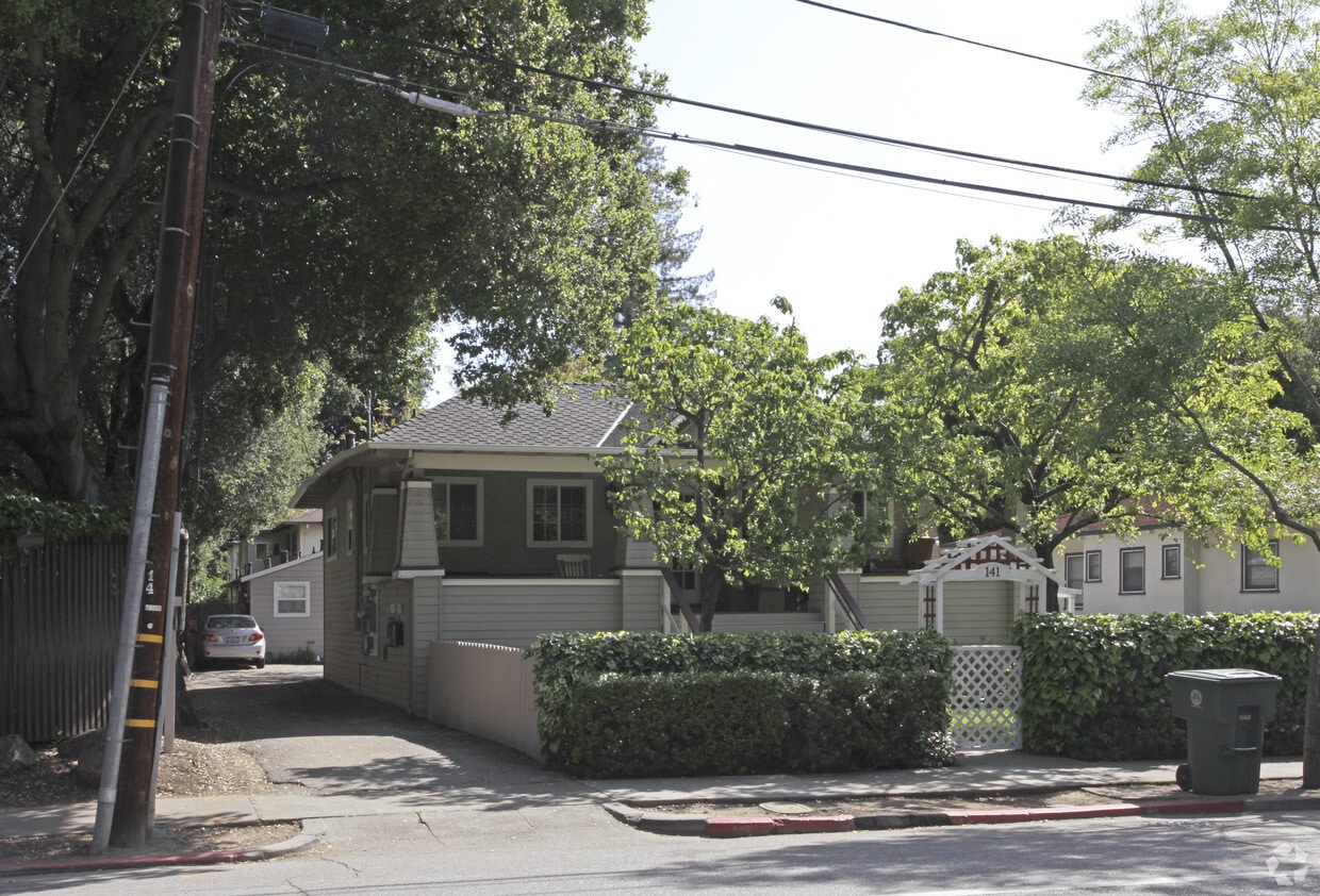 Primary Photo - 141-143 Alma St