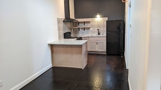 Foto del edificio - 1 Bedroom Apartment off Dayton Boulevard i...