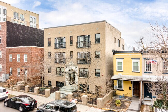 Building Photo - 732 Lamont St NW