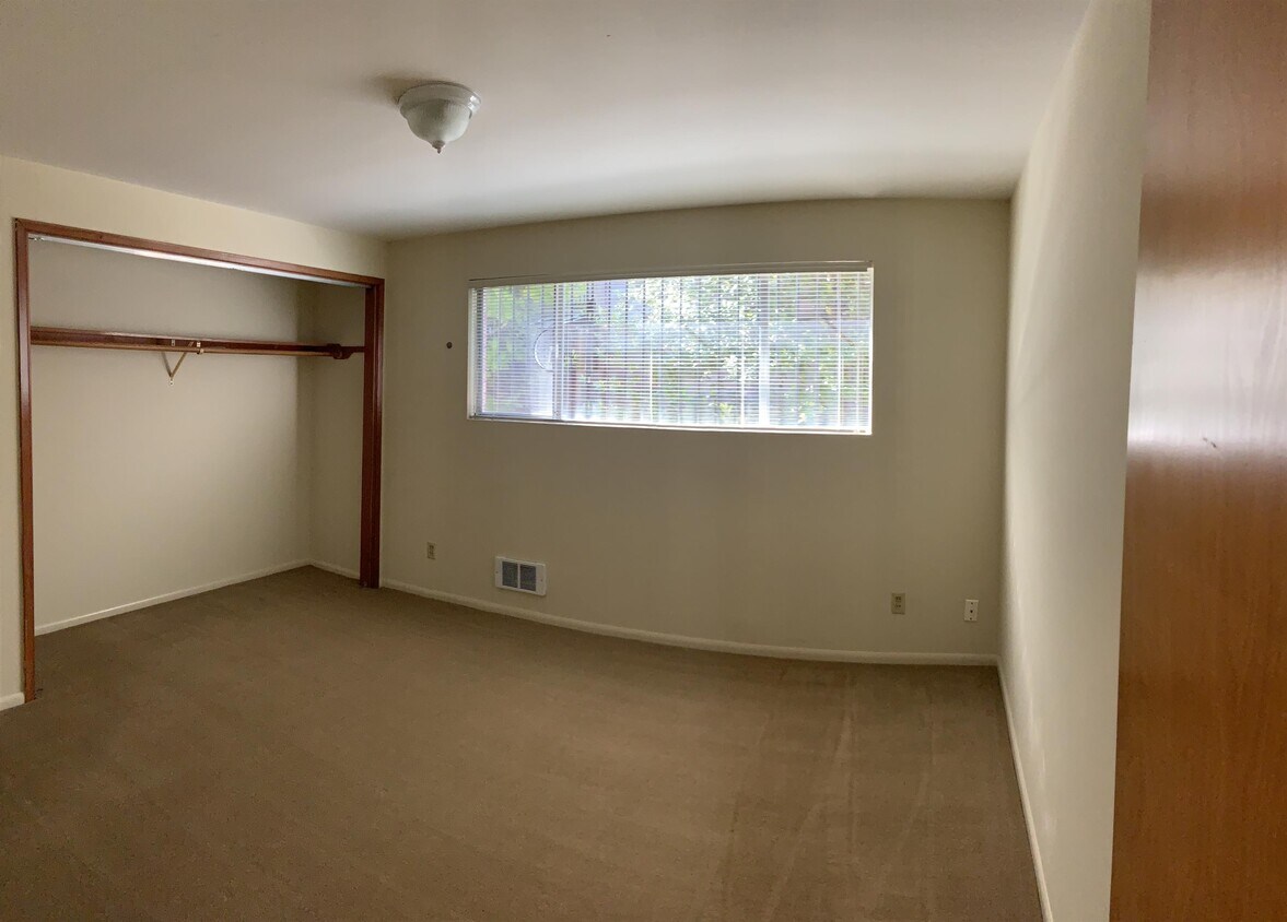 2210 Eastlake Ave E Unit 2, Seattle, WA 98102 Room for Rent in