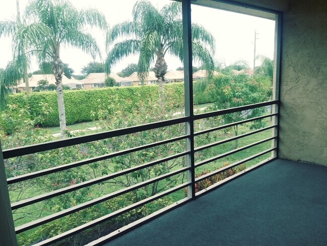 Building Photo - 5675 Queen Palm Ct