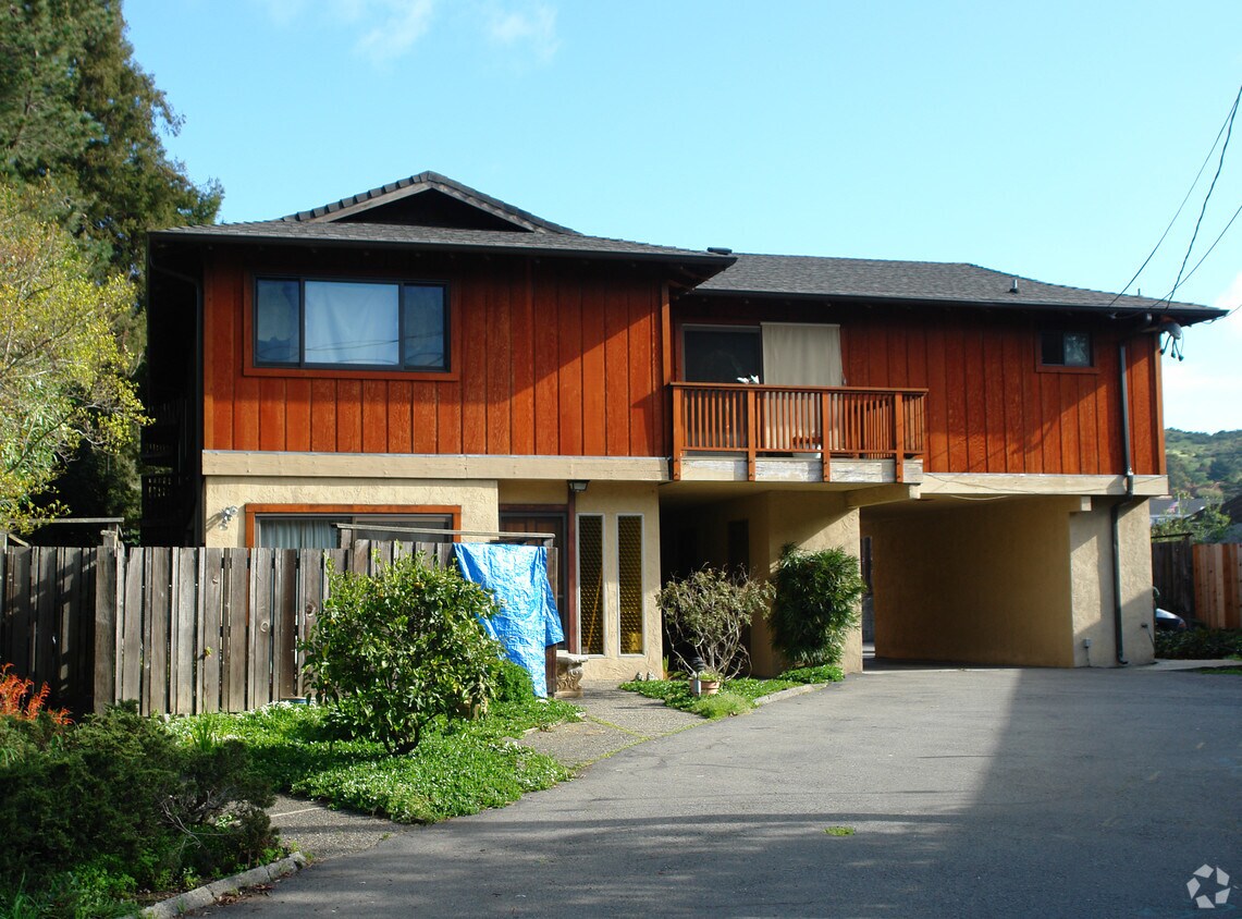 Building Photo - 939 E Blithedale Ave