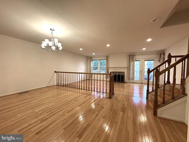 Foto del edificio - 6042 Loganwood Dr