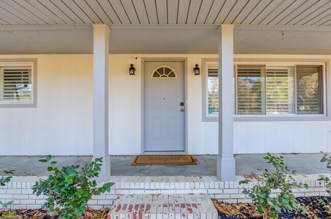 Building Photo - 2192 Dering Cir NE