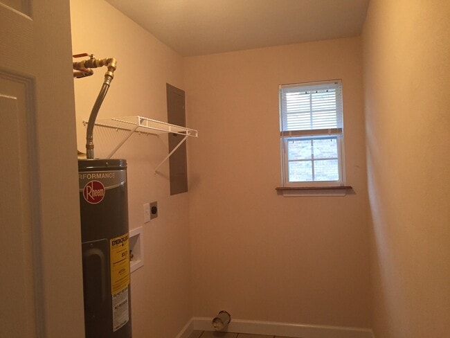 Building Photo - 301 Montgomery St