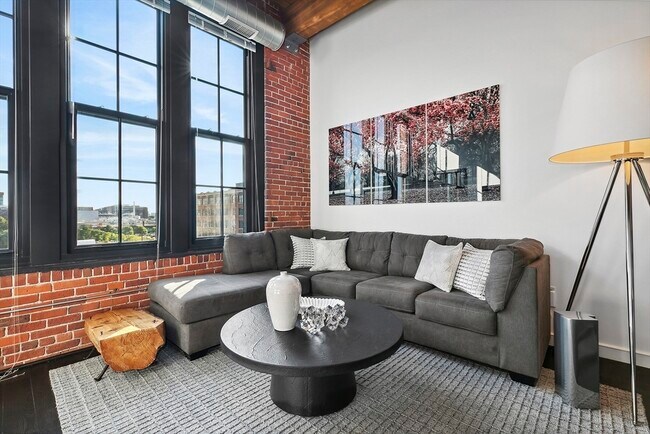 Building Photo - 319 A St
