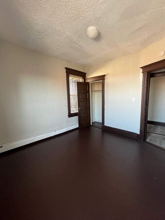 Building Photo - 844-850 ParkZoin St