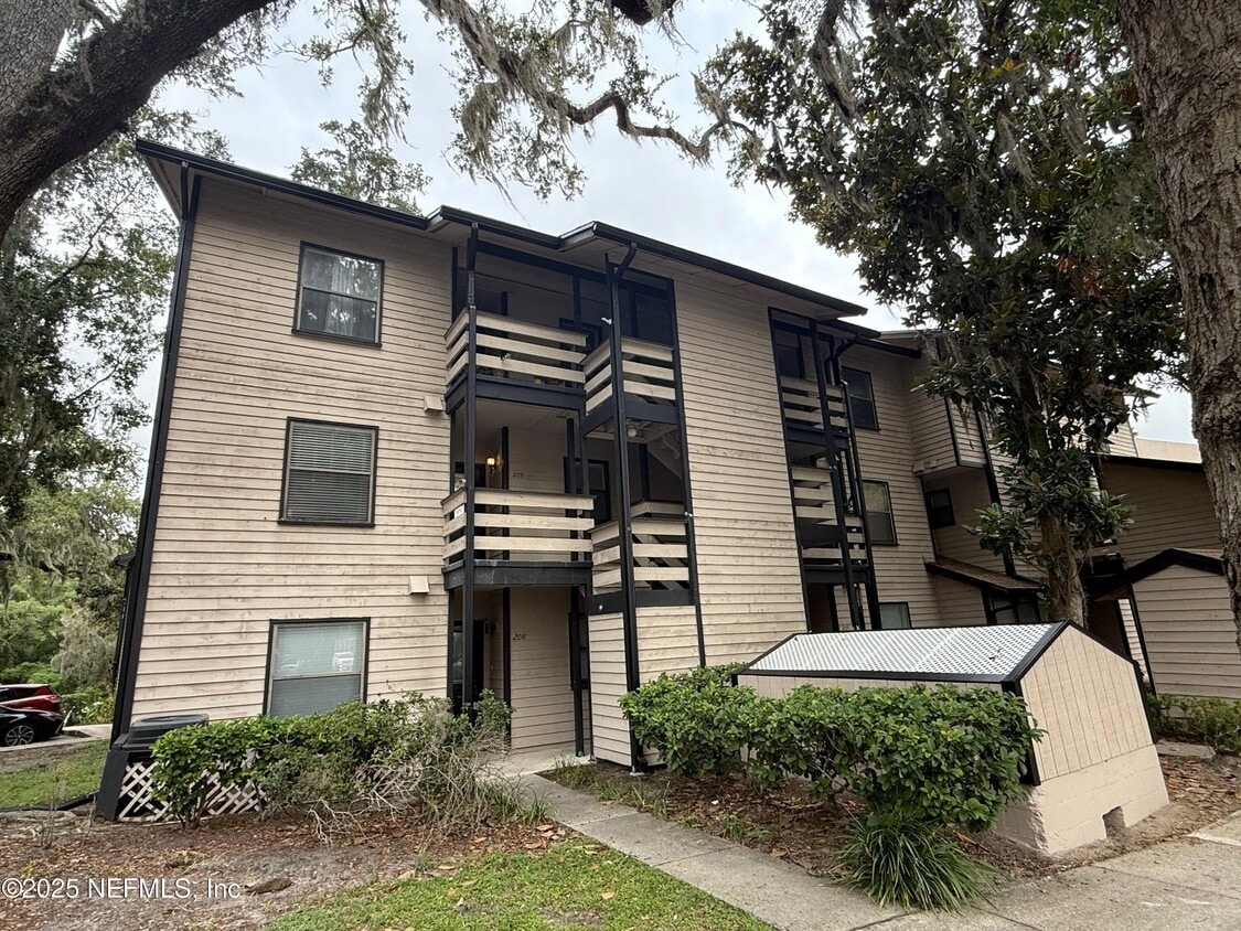 Foto principal - 1604 Arcadia Dr