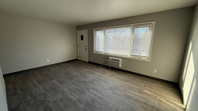 Foto del edificio - 1749 Edison St