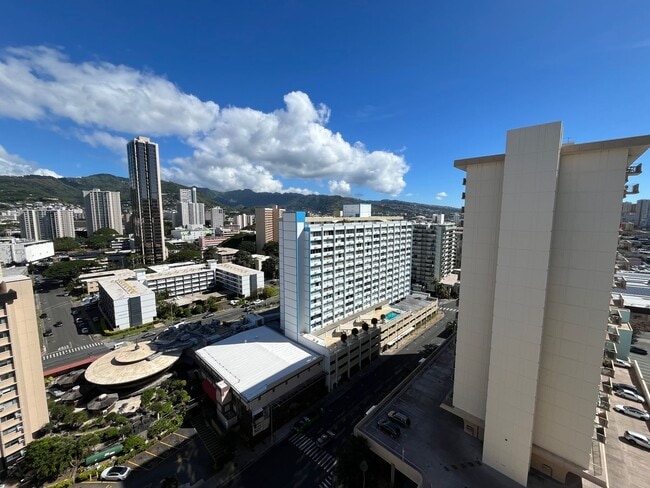 Foto del edificio - Woodrose (Honolulu) - Basic cable/electricity included!! 2 bedroom, 1.5 bathroom, 1 parking
