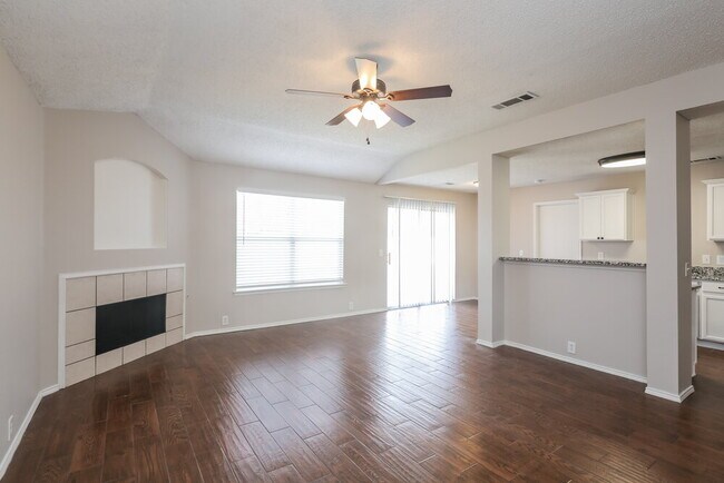 Building Photo - 100 Walnut Dr