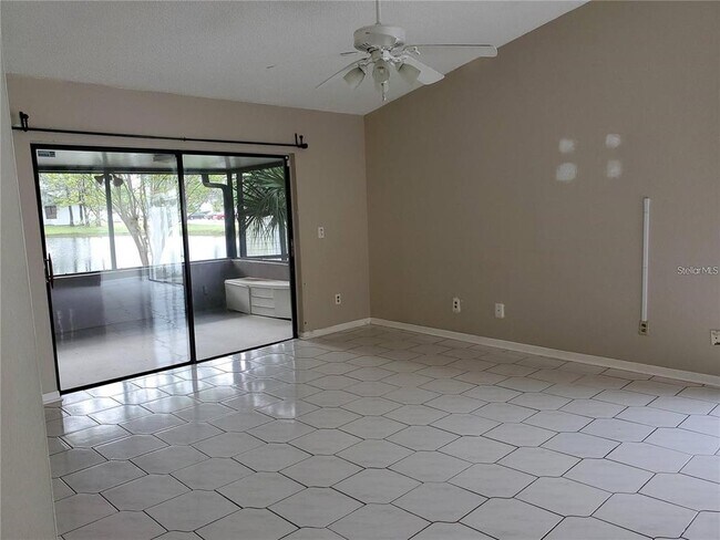 Foto del edificio - 11301 Darewood Pl