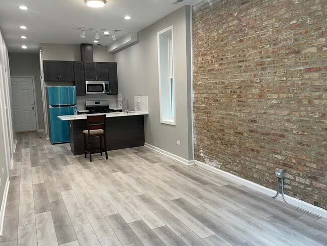 Building Photo - 2535 S Trumbull Ave