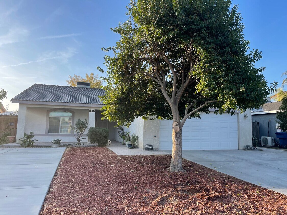Southwest 4 bedroom Home House Rental in Bakersfield, CA