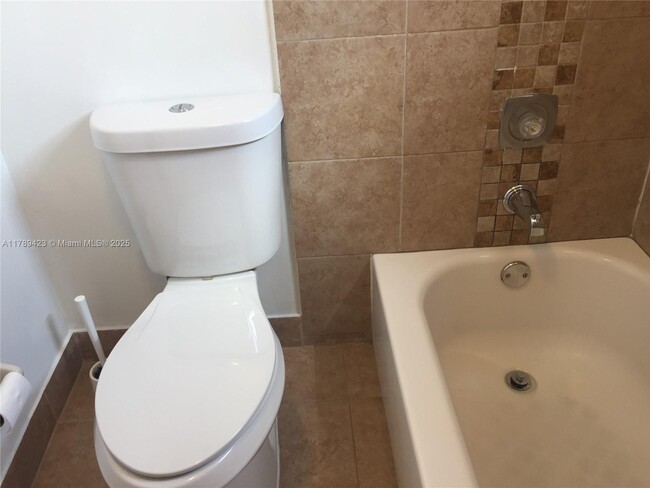 Foto del edificio - 830 NW 106th Ave