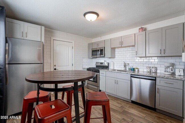 Building Photo - 1212 E Tempe Dr