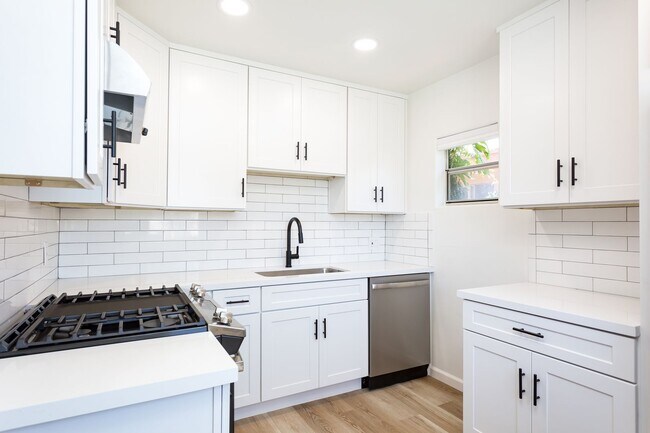 Foto del edificio - 4601-4607 Muir Ave.