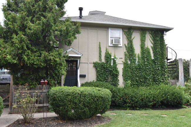 Building Photo - 661 S Lake Shore Dr