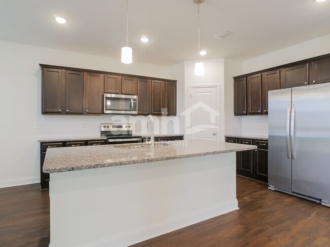 Building Photo - 334 Banyan Forest Drive