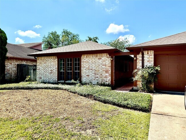 Building Photo - 305 Heathgate Dr