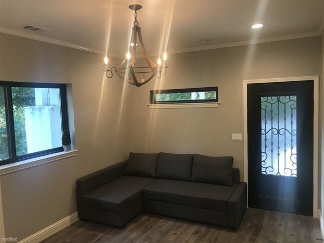 Foto del edificio - 1 br, 1 bath Condo - 14355 Quito Road