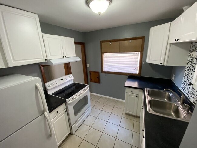 Foto del edificio - 3025 N Frederick Ave