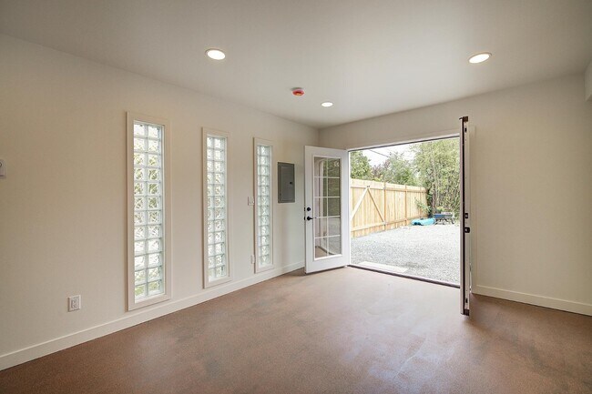 Foto del edificio - 2410 SW Brandon St