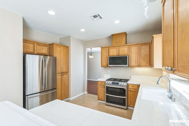 Foto del edificio - Spacious 4BR House in Tracy