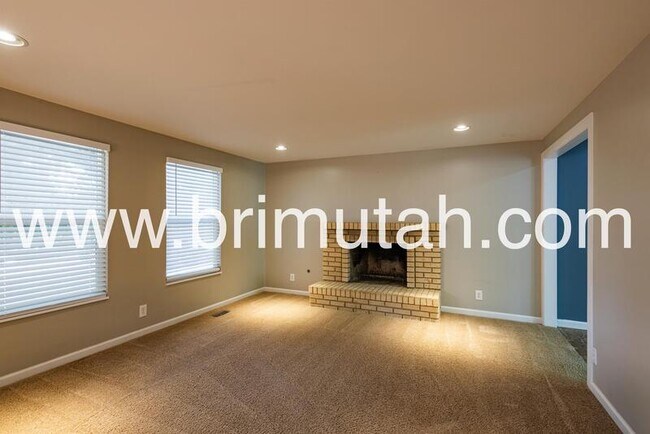 Building Photo - 10337 S 420 E