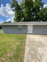 Building Photo - 318 Auburn Dr