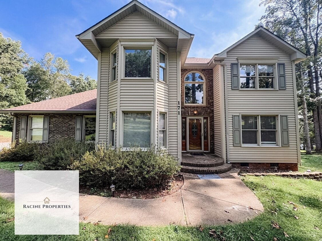 Foto principal - Stunning Lakefront Retreat in Inman, SC