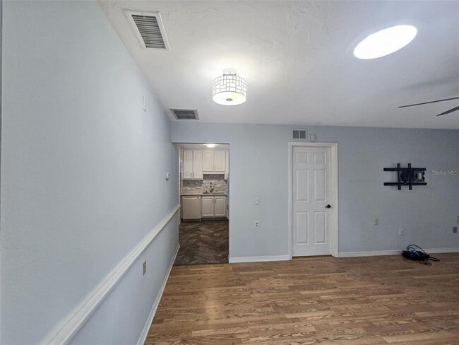 Foto del edificio - 6107 Evergreen Cir