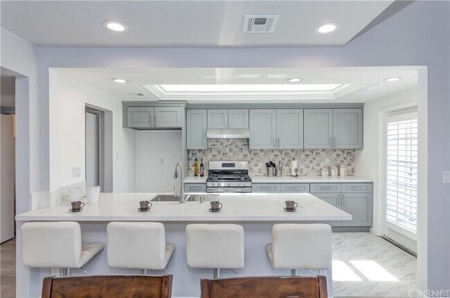 Foto del edificio - 630 Kelton Ave