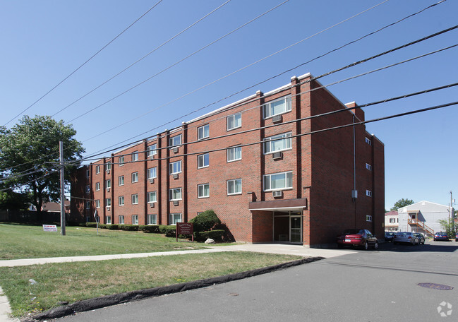 Emmett Street Apartments - Apartments in Bristol, CT | Apartments.com