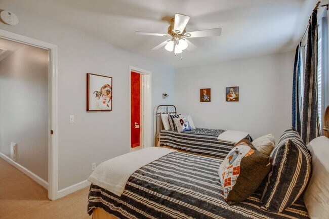 Foto del edificio - Recently Updated 2 Bed, 1.5 Bath Condo in ...