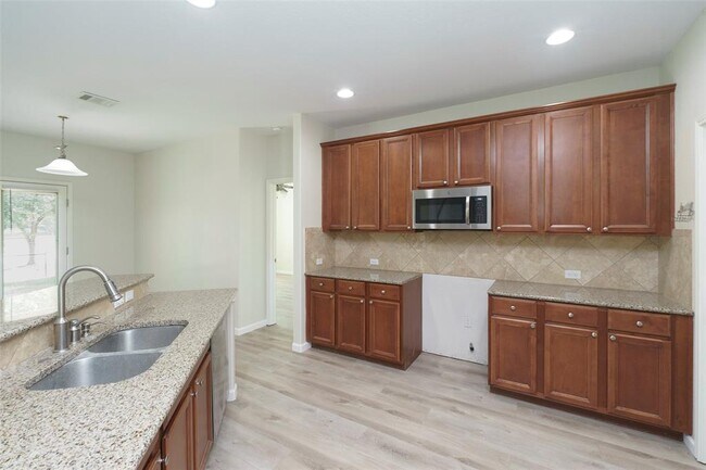 Foto del edificio - 1725 Woodvista Pl