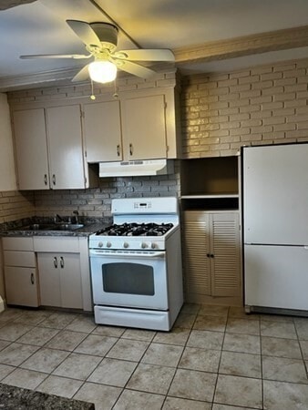 Building Photo - 689 King St