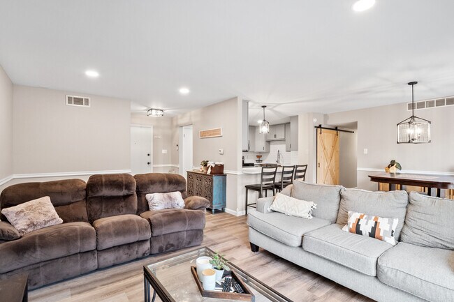 Foto del edificio - 13507 Coliseum Dr